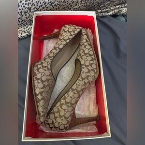 Coach Tan & Brown Patterned Shawna Style Women's Heels — Size 7.5